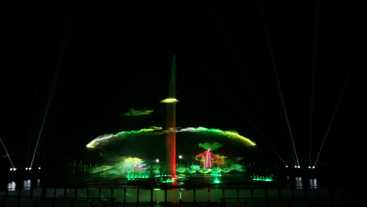 由白寶強(qiáng)導(dǎo)演的蓮花湖圣蓮華彩水水舞光影秀在達(dá)州蓮花湖上演(圖8) 由白寶強(qiáng)導(dǎo)演的蓮花湖圣蓮華彩水水舞光影秀在達(dá)州蓮花湖上演(圖8)