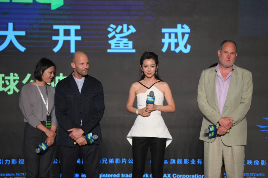 《巨齒鯊》全球首映竟北京水立方震撼“現(xiàn)身”了！(圖2)